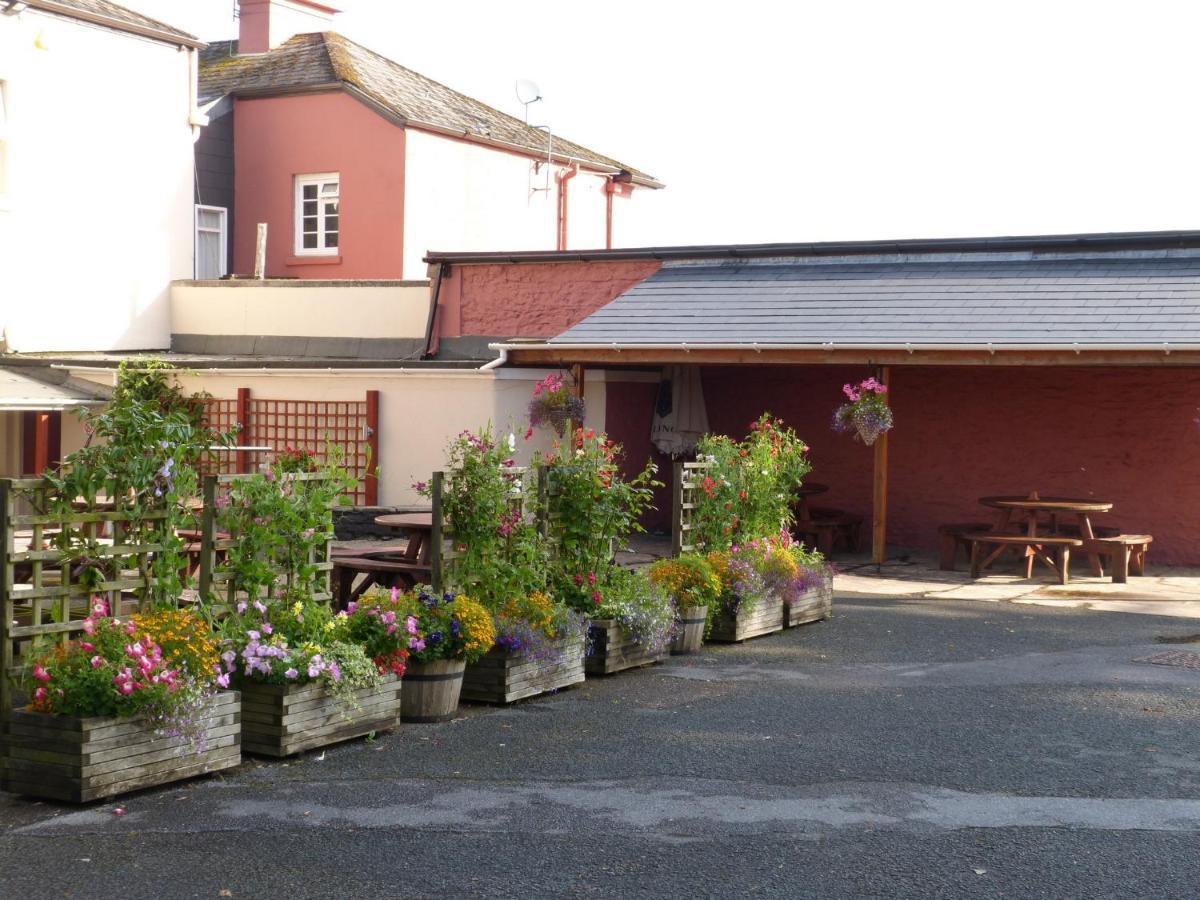 The Railway Inn Galmpton 外观 照片