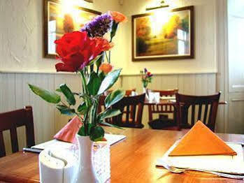 The Railway Inn Galmpton 外观 照片